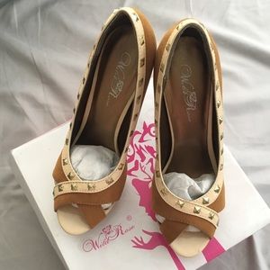 Wild Rose Velvet Dark Camel Platform Heel